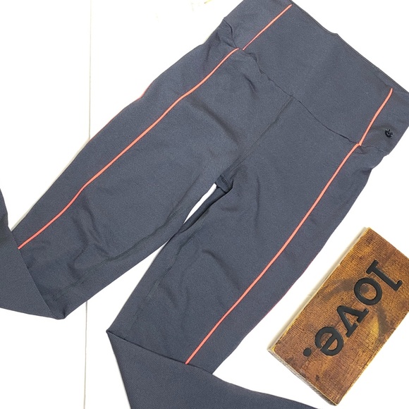 Maaji Activewear Endure High Rise Leggings-Medium - Picture 6 of 16